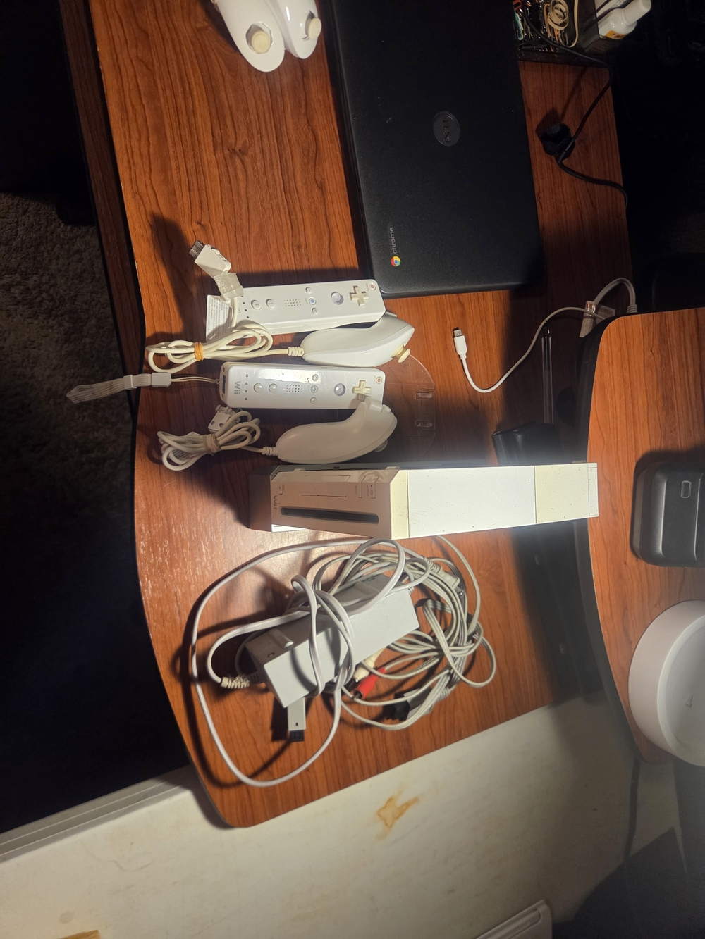 Nintendo White Wii Console with White Wii Remotes and Nunchuks